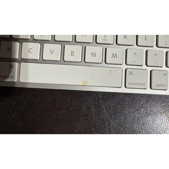 Apple Wireless Keyboard Bluetooth White Model# A1255 2007 - Picture 2 of 7